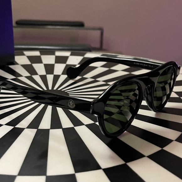 Authentic Moncler Sunglasses (with case, cleaning cloth, and authenticity card) - Picture 3 of 12